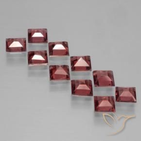 Shop natural 4.27ct Rouge cramoisi Grenat pyrope gems, Carré, from Mozambique at GemSelect. In stock, global shipping!