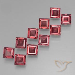 Shop natural 4.13ct Vin rouge profond Grenat pyrope gems, Carré, from Mozambique at GemSelect. In stock, global shipping!
