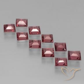 Shop natural 3.37ct Rouge foncé Grenat pyrope gems, Carré, from Mozambique at GemSelect. In stock, global shipping!