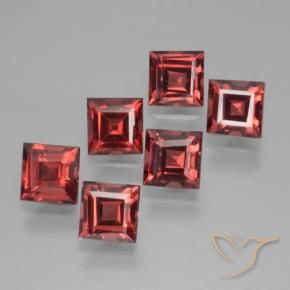 Shop natural 2.87ct Rouge écarlate profond Grenat pyrope gems, Carré, from Mozambique at GemSelect. In stock, global shipping!