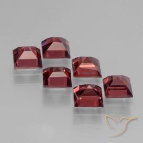 Shop natural 2.93ct Vin rouge profond Grenat pyrope gems, Carré, from Mozambique at GemSelect. In stock, global shipping!