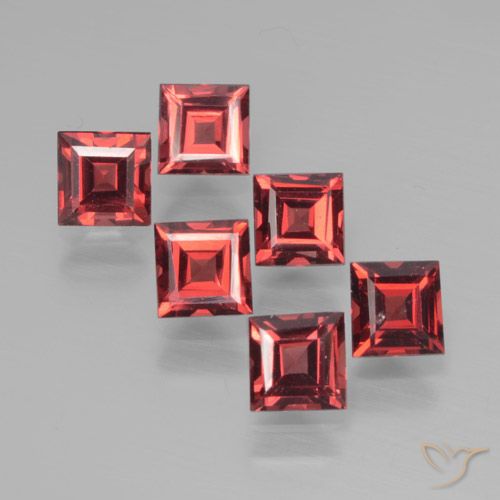 2.49ctw Naturel Rouge foncé Grenat pyrope, Carré, VS