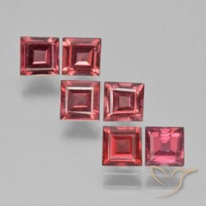 Shop natural 2.41ct Rouge moyen Grenat pyrope gems, Carré, from Mozambique at GemSelect. In stock, global shipping!