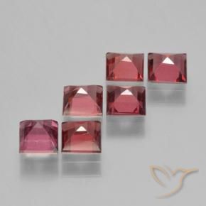 Shop natural 2.41ct Rouge moyen Grenat pyrope gems, Carré, from Mozambique at GemSelect. In stock, global shipping!