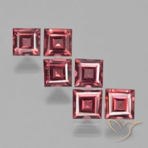Shop natural 2.54ct Rouge foncé Grenat pyrope gems, Carré, from Mozambique at GemSelect. In stock, global shipping!