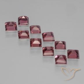 Shop natural 4.00ct Rouge moyen Grenat pyrope gems, Carré, from Mozambique at GemSelect. In stock, global shipping!