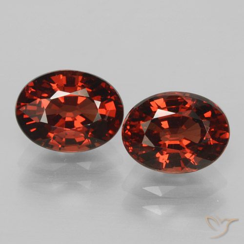 3.46ctw Naturel Rouge sang profond Grenat pyrope, ovale, VVS-VS