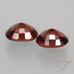 Shop natural 3.46ct Rouge sang profond Grenat pyrope gems, ovale, from Mozambique at GemSelect. In stock, global shipping!