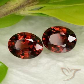 Shop natural 3.26ct Rouge foncé Grenat pyrope gems, ovale, from Mozambique at GemSelect. In stock, global shipping!