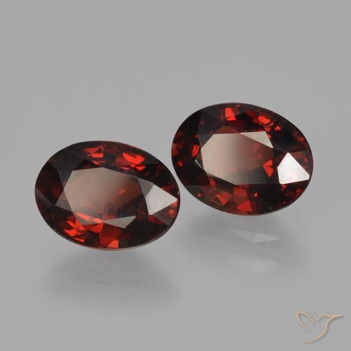 Shop natural 3.38ct Rouge foncé Grenat pyrope gems, ovale, from Mozambique at GemSelect. In stock, global shipping!