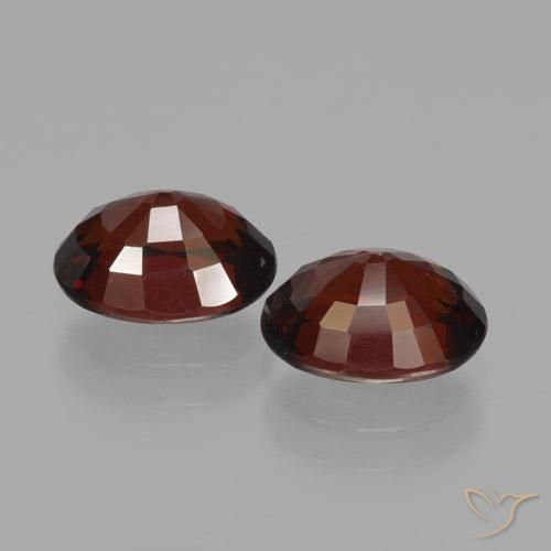 Shop natural 3.38ct Rouge foncé Grenat pyrope gems, ovale, from Mozambique at GemSelect. In stock, global shipping!