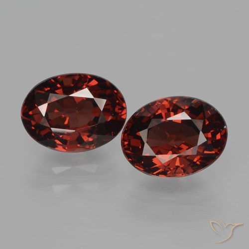 3.65ctw Naturel Rouge sang profond Grenat pyrope, ovale, VVS-VS