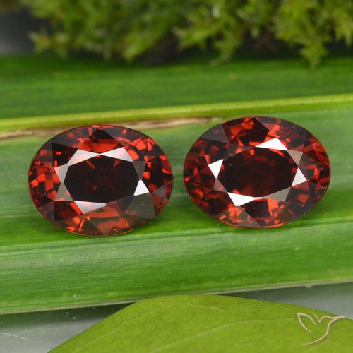 3.40ctw Naturel Rouge foncé Grenat pyrope, ovale, VVS-VS