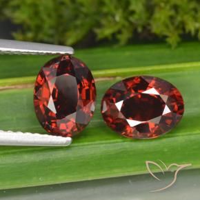 Shop natural 3.40ct Rouge foncé Grenat pyrope gems, ovale, from Mozambique at GemSelect. In stock, global shipping!