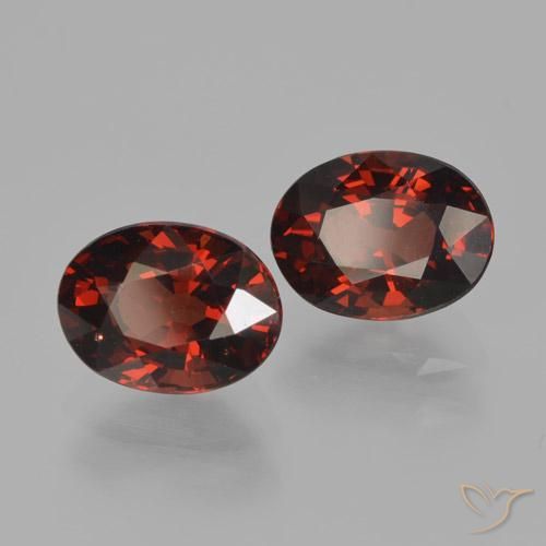 Shop natural 3.55ct Rouge foncé Grenat pyrope gems, ovale, from Mozambique at GemSelect. In stock, global shipping!