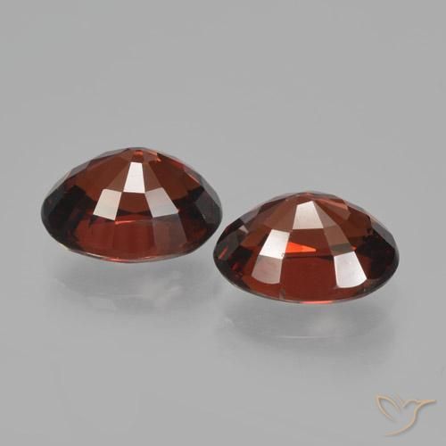 Shop natural 3.55ct Rouge foncé Grenat pyrope gems, ovale, from Mozambique at GemSelect. In stock, global shipping!