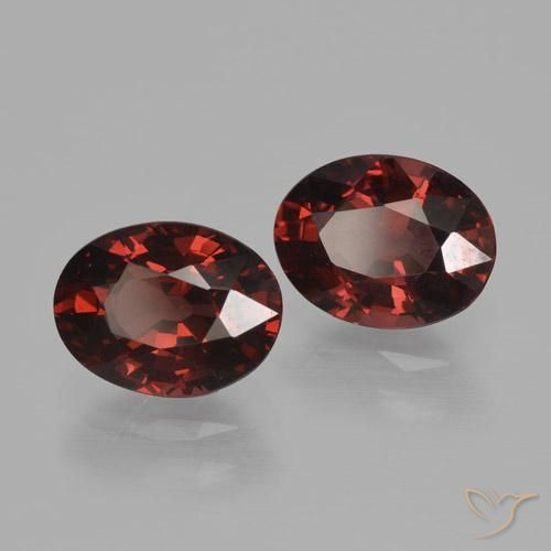 Shop natural 3.35ct Rouge sang profond Grenat pyrope gems, ovale, from Mozambique at GemSelect. In stock, global shipping!
