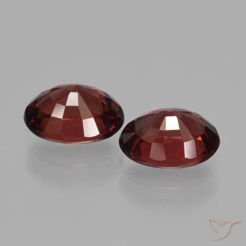 Shop natural 3.35ct Rouge sang profond Grenat pyrope gems, ovale, from Mozambique at GemSelect. In stock, global shipping!