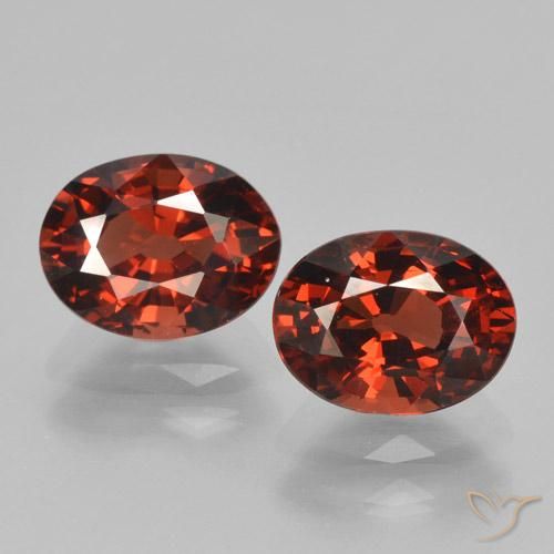 3.29ctw Naturel Rouge foncé Grenat pyrope, ovale, VVS-VS