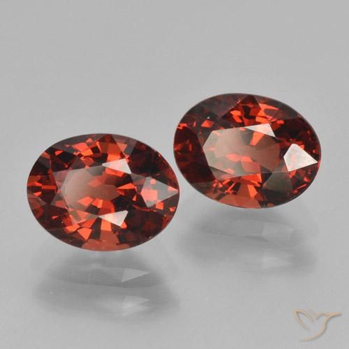 Shop natural 3.29ct Rouge foncé Grenat pyrope gems, ovale, from Mozambique at GemSelect. In stock, global shipping!
