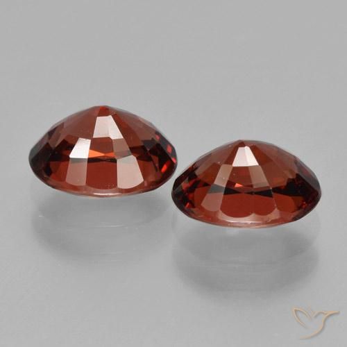 Shop natural 3.29ct Rouge foncé Grenat pyrope gems, ovale, from Mozambique at GemSelect. In stock, global shipping!