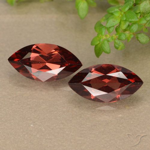 2.63ctw Naturel Rouge foncé Grenat pyrope, Marquise, VVS-VS