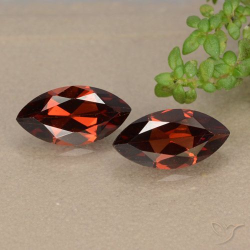 2.66ctw Naturel Rouge foncé Grenat pyrope, Marquise, VVS-VS