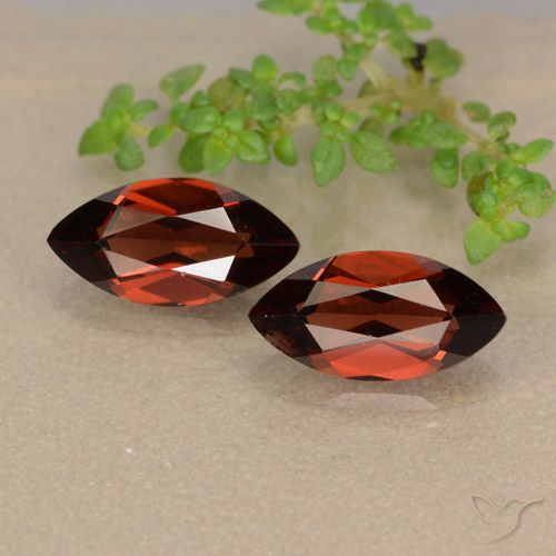 2.71ctw Naturel Rouge foncé Grenat pyrope, Marquise, VVS-VS