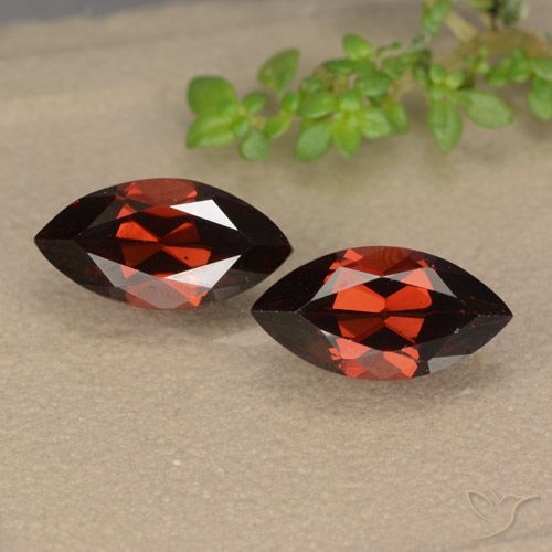 2.97ctw Naturel Rouge foncé Grenat pyrope, Marquise, VVS