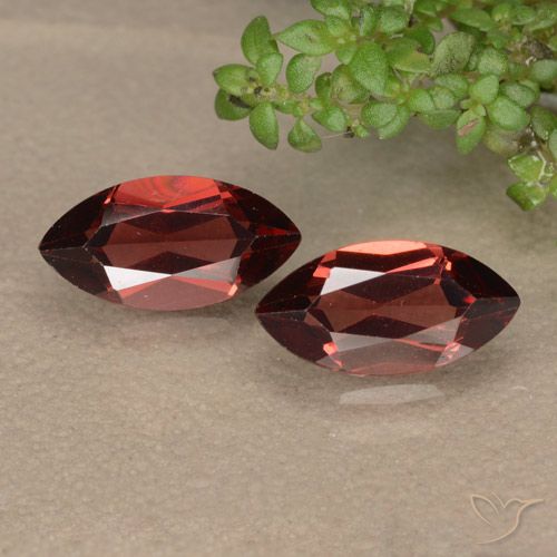 2.69ctw Naturel Rouge foncé Grenat pyrope, Marquise, VVS-VS
