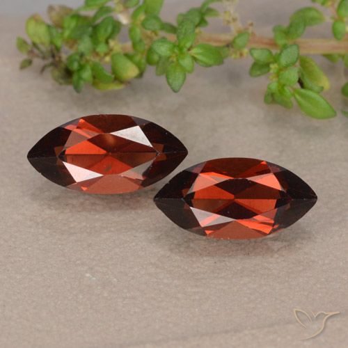 2.69ctw Naturel Rouge moyen Grenat pyrope, Marquise, VVS