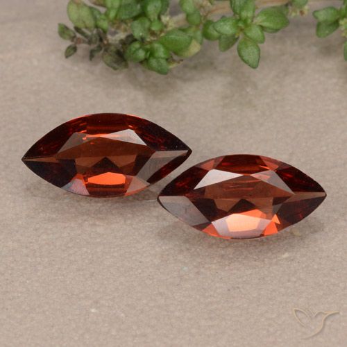 1.71ctw Naturel Rouge foncé Grenat pyrope, Marquise, VVS-VS