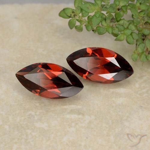 Shop natural 2.69ct Rouge foncé Grenat pyrope gems, Marquise, from Mozambique at GemSelect. In stock, global shipping!