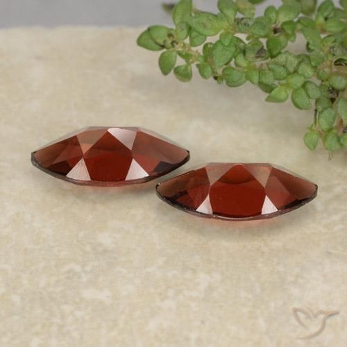Shop natural 2.69ct Rouge foncé Grenat pyrope gems, Marquise, from Mozambique at GemSelect. In stock, global shipping!