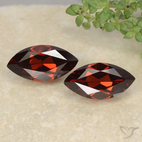 2.65ctw Naturel Rouge intense Grenat pyrope, Marquise, VVS-VS