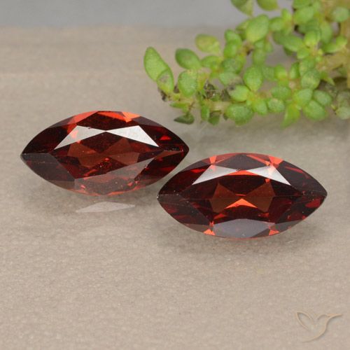 2.44ctw Naturel Rouge foncé Grenat pyrope, Marquise, VVS-VS