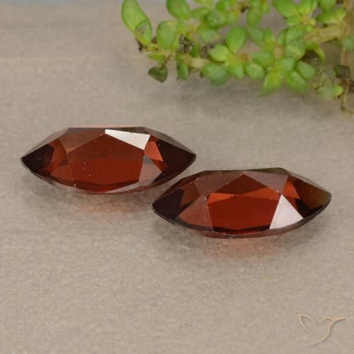 Shop natural 2.58ct Rouge sang profond Grenat pyrope gems, Marquise, from Mozambique at GemSelect. In stock, global shipping!