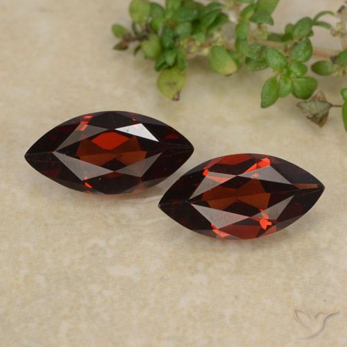 2.20ctw Naturel Rouge sang profond Grenat pyrope, Marquise, VVS-VS