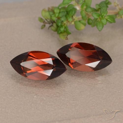Shop natural 2.80ct Rouge foncé Grenat pyrope gems, Marquise, from Mozambique at GemSelect. In stock, global shipping!