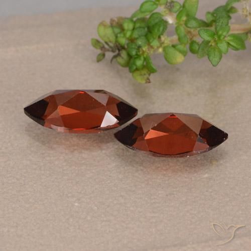 Shop natural 2.80ct Rouge foncé Grenat pyrope gems, Marquise, from Mozambique at GemSelect. In stock, global shipping!