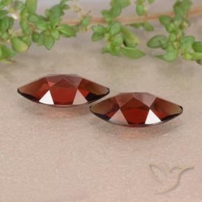 Shop natural 2.32ct Rouge foncé Grenat pyrope gems, Marquise, from Mozambique at GemSelect. In stock, global shipping!