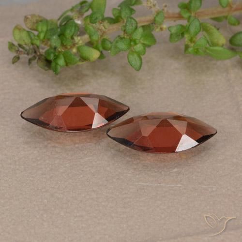 Shop natural 1.79ct Rouge écarlate profond Grenat pyrope gems, Marquise, from Mozambique at GemSelect. In stock, global shipping!
