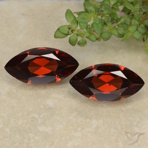 2.32ctw Naturel Rouge sang profond Grenat pyrope, Marquise, VVS-VS
