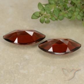 Shop natural 2.32ct Rouge sang profond Grenat pyrope gems, Marquise, from Mozambique at GemSelect. In stock, global shipping!
