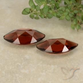 Shop natural 2.34ct Rouge écarlate profond Grenat pyrope gems, Marquise, from Mozambique at GemSelect. In stock, global shipping!