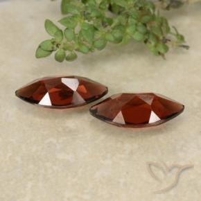 Shop natural 2.46ct Rouge foncé Grenat pyrope gems, Marquise, from Mozambique at GemSelect. In stock, global shipping!