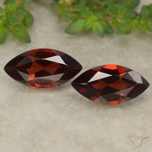 2.63ctw Naturel Rouge sang profond Grenat pyrope, Marquise, VVS-VS