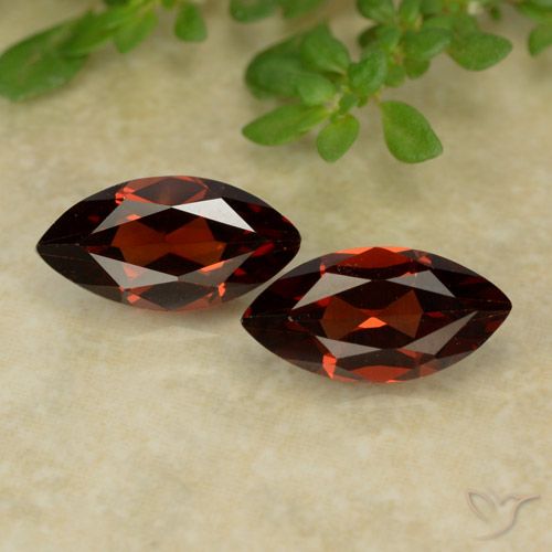 2.63ctw Naturel Rouge foncé Grenat pyrope, Marquise, VVS-VS