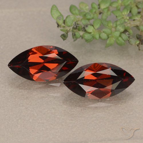 2.56ctw Naturel Rouge sang profond Grenat pyrope, Marquise, VVS-VS