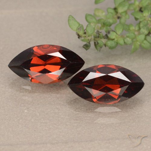 2.65ctw Naturel Rouge foncé Grenat pyrope, Marquise, VVS-VS